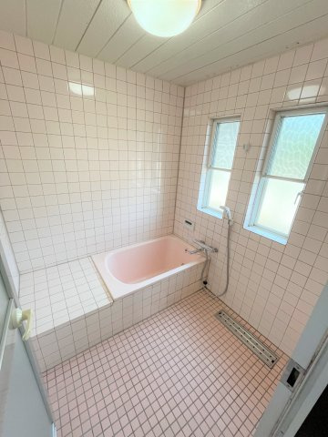 【浴室】 | 仲介手数料無料！西岐波小学校に通えるリフォーム済み中古住宅　宇部市西岐波 | きれいなお風呂です