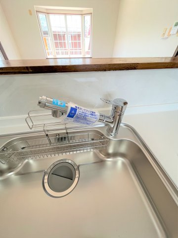 【キッチン】 | 仲介手数料無料！西岐波小学校に通えるリフォーム済み中古住宅　宇部市西岐波 | コンパクトなキッチンで掃除もラクラク