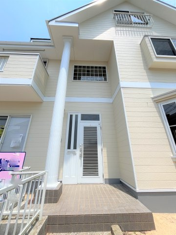 【玄関】 | 仲介手数料無料！西岐波小学校に通えるリフォーム済み中古住宅　宇部市西岐波 | ゆったりとした玄関です