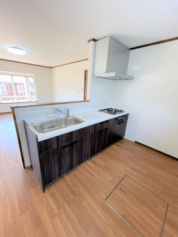 【キッチン】 | 仲介手数料無料！西岐波小学校に通えるリフォーム済み中古住宅　宇部市西岐波 | 使い勝手の良いシステムキッチンで楽しくクッキング♪