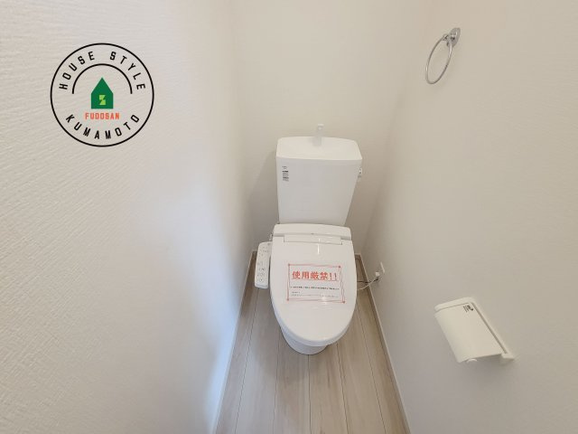 合志市幾久富第2-2棟（1号棟）　のトイレ|温水洗浄便座を完備しております。2ヶ所にトイレがあるのは朝の慌ただしい時間も安心です。