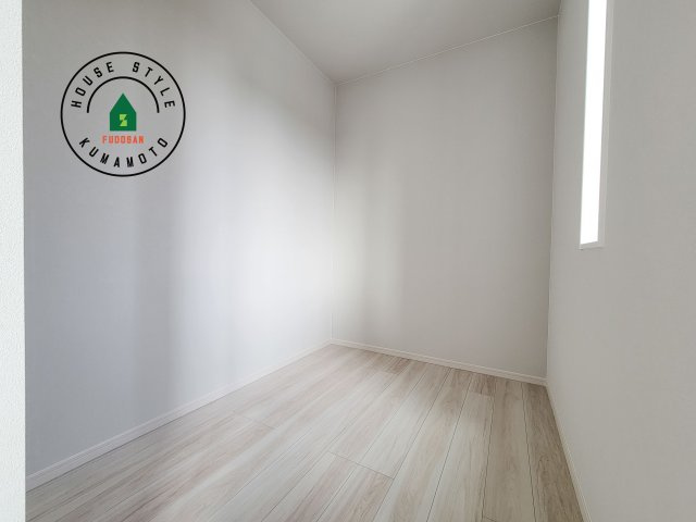 合志市幾久富第2-2棟（1号棟）　の収納|洋服や大きな荷物が多い方や人数の多いご家族などは、一般的なクローゼットよりもウォークインクローゼットのほうが使い勝手が良いです。