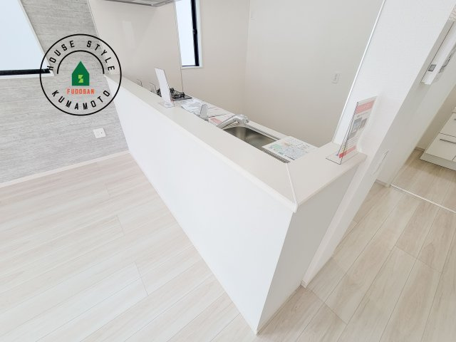 合志市幾久富第2-2棟（1号棟）　のダイニング|会話が弾む場所として居心地の良いリビングです。