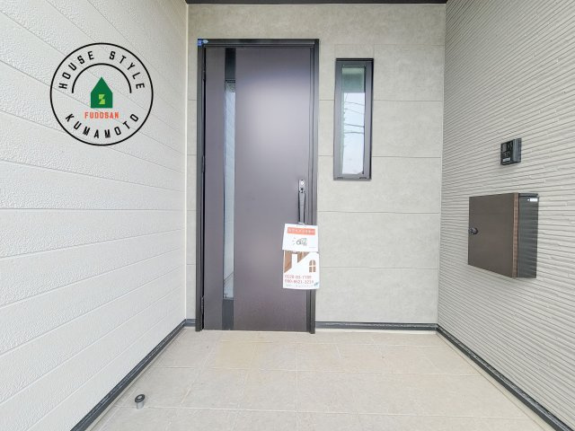 合志市幾久富第2-2棟（1号棟）　の玄関|おでかけの時も帰った時も、「我が家」を最初に感じでもらえる素敵な空間に。