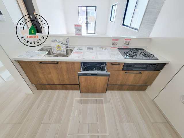 合志市幾久富第2-2棟（1号棟）　のキッチン|ご家族を近くに感じられる対面キッチンのLDK。会話もはずみそうですね。