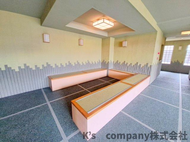 ●茅ヶ崎市本村2丁目　グレイス茅ヶ崎ソレアードのその他共用部分|エントランスを入ると住居者の憩いのスペースがあります◇