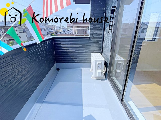 蓮田市綾瀬　2期　新築一戸建て　01のバルコニー