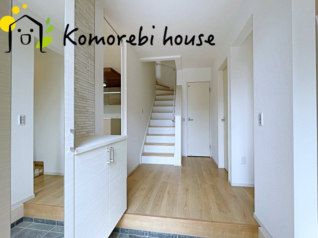 蓮田市綾瀬　2期　新築一戸建て　01の玄関
