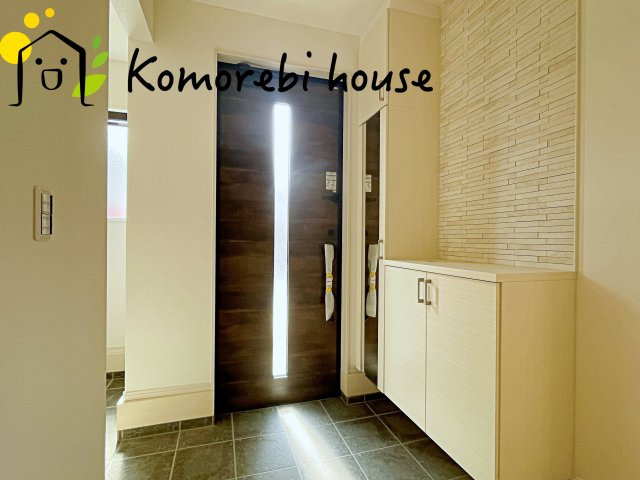 蓮田市綾瀬　2期　新築一戸建て　01の玄関