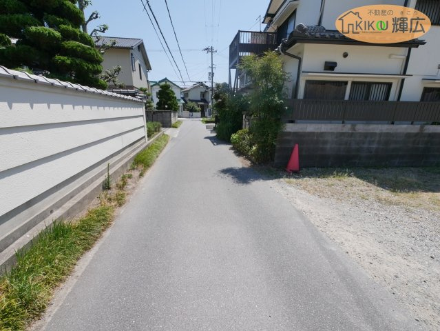 姫路市花田町小川　中古戸建の前面道路含む現地写真