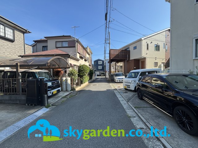 平塚市幸町24-1期　新築戸建　全1棟1号棟の前面道路含む現地写真