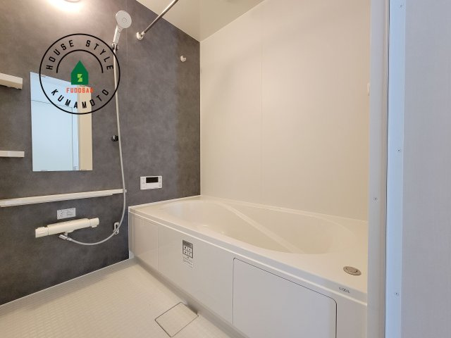 合志市幾久富第2-2棟（2号棟）　の浴室|1日の疲れを癒してくれる広々バスルーム。雨の日のお洗濯にも大活躍な浴室乾燥機付です！