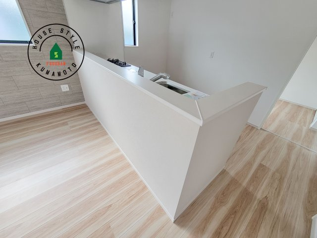 合志市幾久富第2-2棟（2号棟）　のダイニング|会話が弾む場所として居心地の良いリビングです。