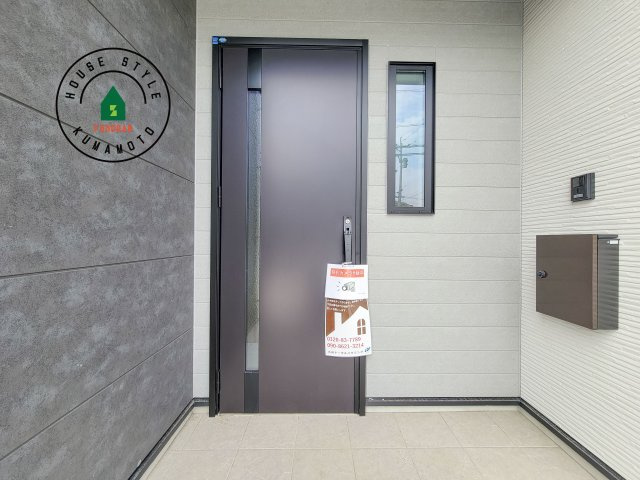 合志市幾久富第2-2棟（2号棟）　の玄関|おでかけの時も帰った時も、「我が家」を最初に感じでもらえる素敵な空間に。