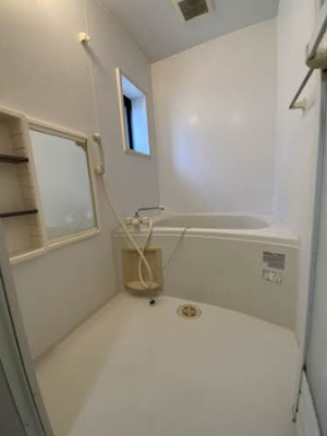 【浴室】 | サンハイツD棟 | 同間取り別部屋写真です。