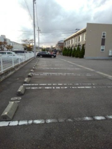 ミニョン・アンジュＢの駐車場