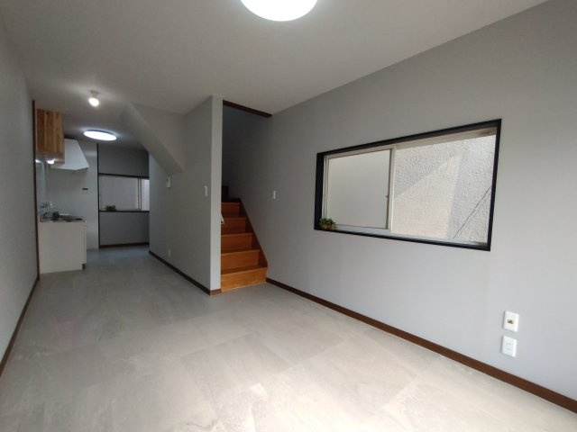 三島江4丁目戸建ての居間・リビング|12帖のLDKです