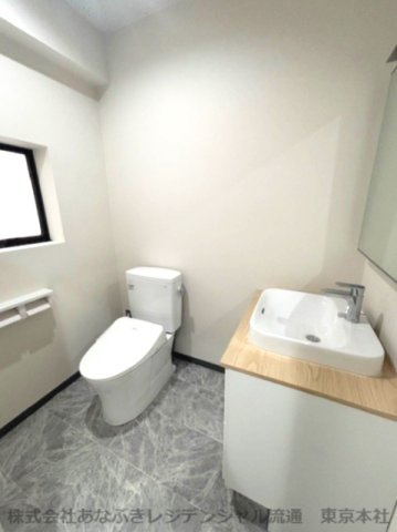 タイメイビル のトイレ|女性トイレは室内に化粧台アリ