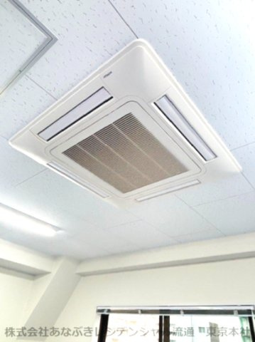 タイメイビル の設備|同様のエアコンが３基あります