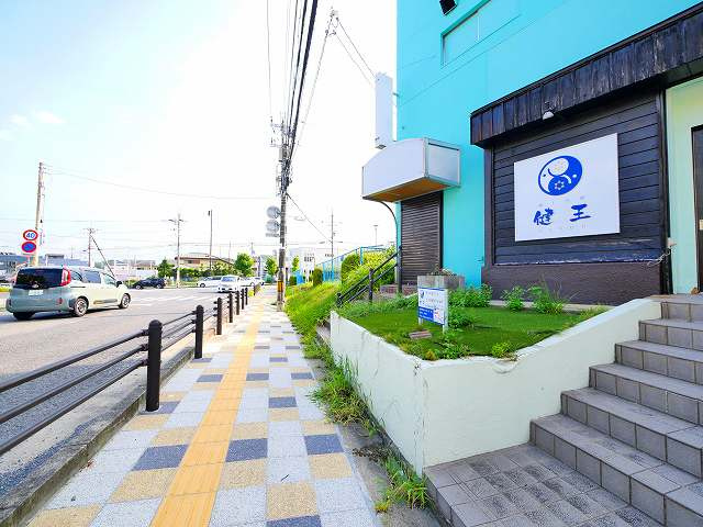 西登美ケ丘ニ丁目店舗の周辺