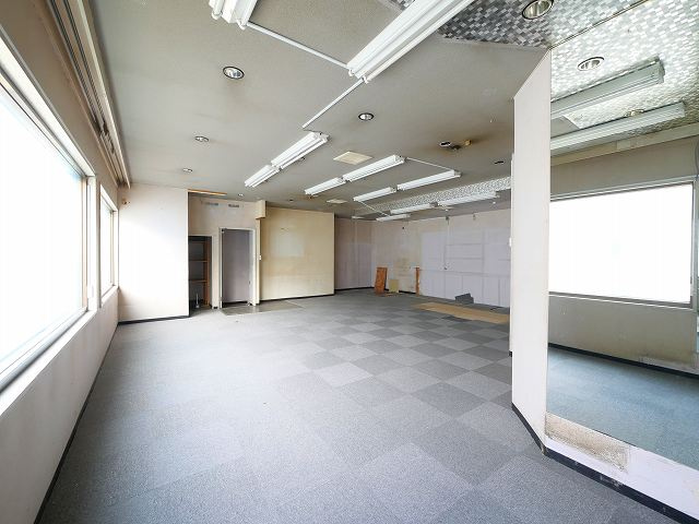 西登美ケ丘ニ丁目店舗の内装