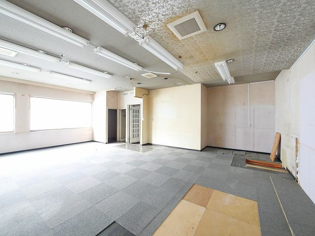 西登美ケ丘ニ丁目店舗の内装