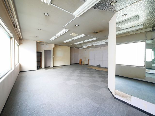 西登美ケ丘ニ丁目店舗の内装