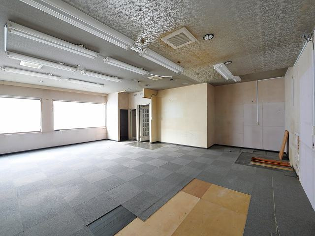 西登美ケ丘ニ丁目店舗の内装