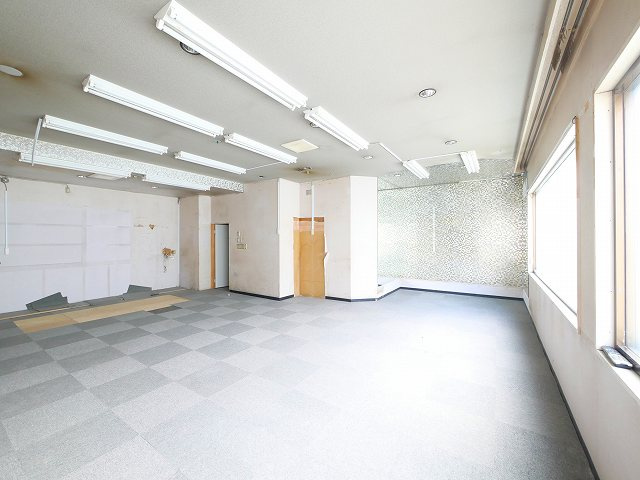 西登美ケ丘ニ丁目店舗の内装