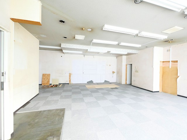 西登美ケ丘ニ丁目店舗の内装