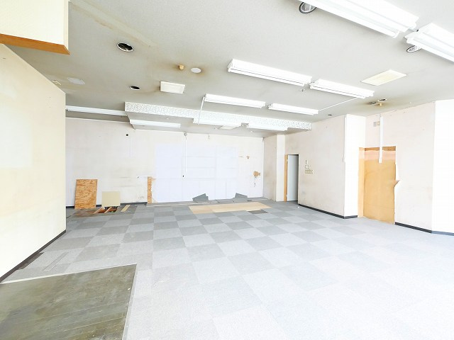 西登美ケ丘ニ丁目店舗の内装