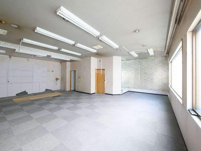 西登美ケ丘ニ丁目店舗の内装