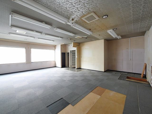 西登美ケ丘ニ丁目店舗の内装