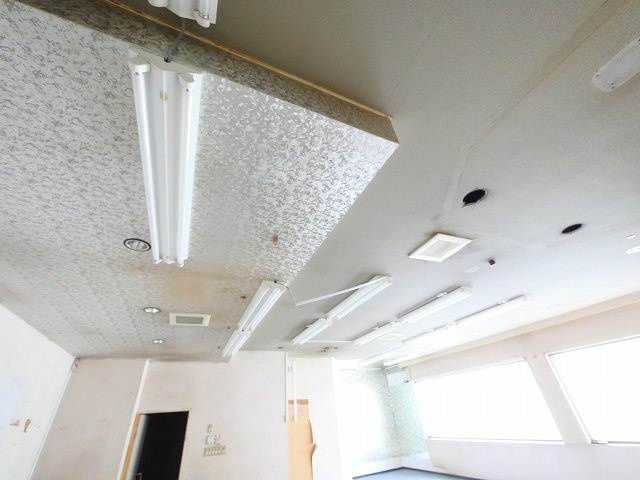 西登美ケ丘ニ丁目店舗の内装