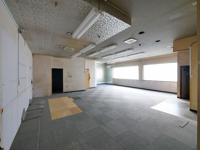 西登美ケ丘ニ丁目店舗の内装