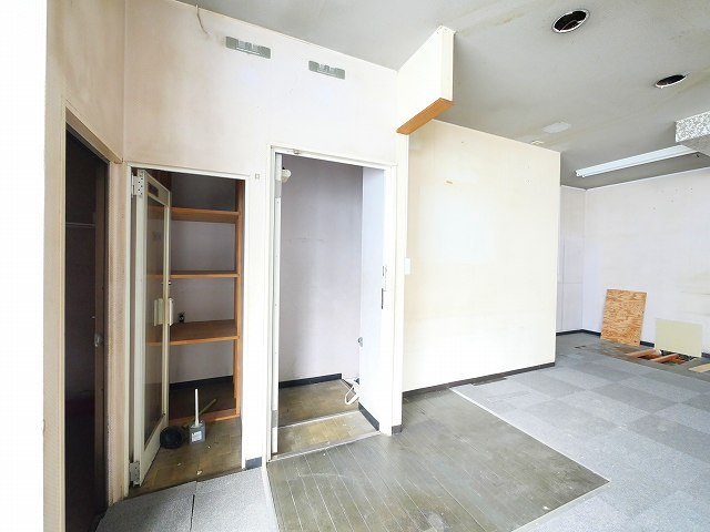 西登美ケ丘ニ丁目店舗の内装