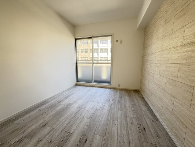 明石市東山町　中古テラスの洋室