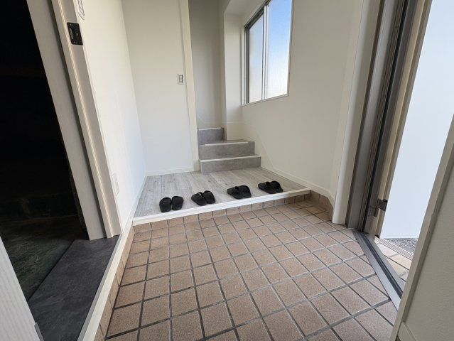 明石市東山町　中古テラスの玄関