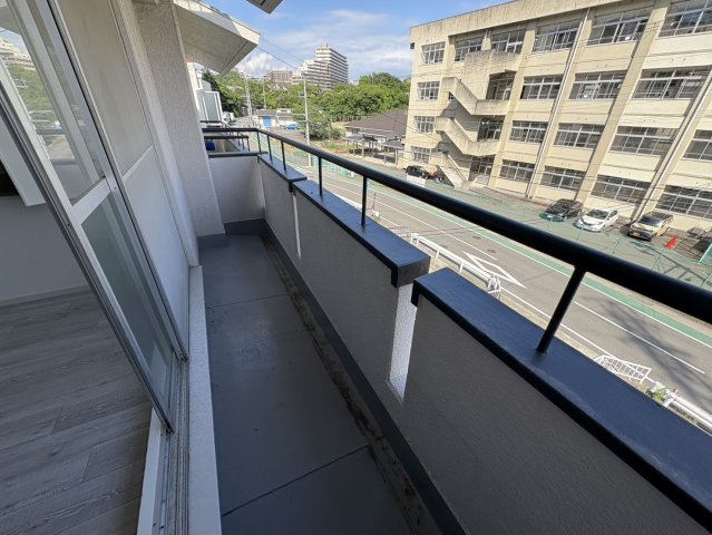 明石市東山町　中古テラスのバルコニー