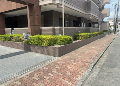 【庭】 | シュペルノーヴァ相模原壱番館 | 物件によっては、入居者が個人的に使用できる専用庭がついているものもあります。また、住宅の中にある土間の部分を庭と呼ぶこともあります。庭の用途は住む人によって変わり、それによってデザインもさまざまです。