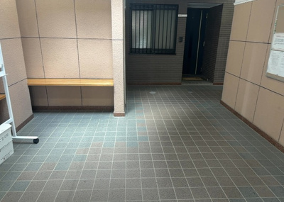 【ロビー】 | シュペルノーヴァ相模原壱番館 | ラウンジは、マンションの共用スペースに椅子やテーブルなどを配置した利用者が寛げる空間です。屋内型ラウンジと屋外型ラウンジがあります。共用部分の管理状況と合わせて、詳細については現地でご確認ください。