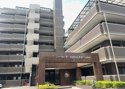 【構造・工法・仕様】 | シュペルノーヴァ相模原壱番館 | ＲＣ造、Reinforced Concreteは直訳すると補強されたコンクリートです。主に柱や梁・床・壁が鉄筋とコンクリートで構成おり、鉄筋を組んだ型枠にコンクリートを流し込んで固めたものを指します。