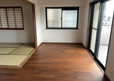 【居間・リビング】 | シュペルノーヴァ相模原壱番館 | リビングの間取りの種類は大きくわけてリビングとダイニングが別になっているタイプ、リビングダイニング一体型です。どちらも一長一短ですので、家を選ぶ時はその両面をチェックして決めるようにしましょう。