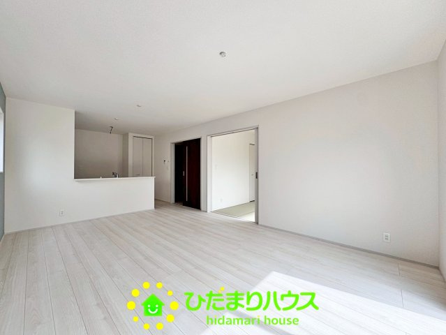 第1幸手円藤内　新築一戸建て　リーブルガーデンの居間・リビング|開放的な16.67帖リビングで家族時間。