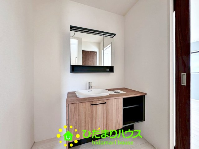 第1幸手円藤内　新築一戸建て　リーブルガーデンの独立洗面台|気分の上がるオリジナリティのあるデザインの洗面台。