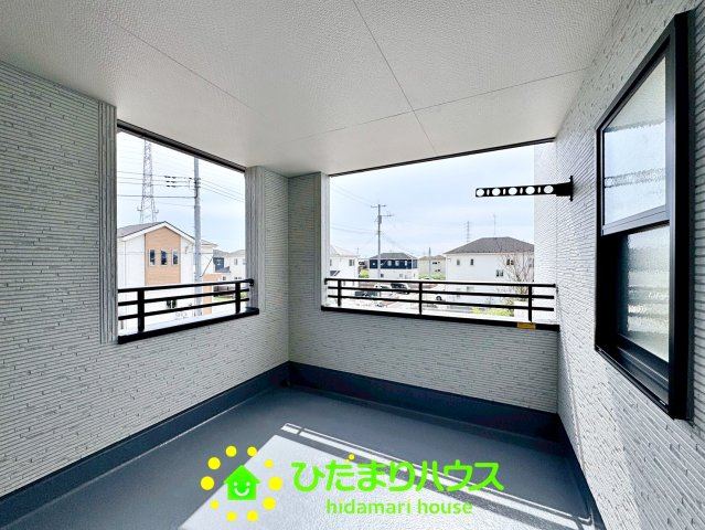 第1幸手円藤内　新築一戸建て　リーブルガーデンのバルコニー|快適にお洗濯ができてプチアウトドアも楽しめるワイドバルコニー！