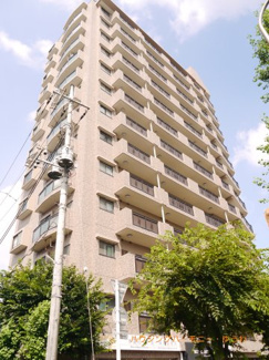 【外観】 | 洗練された印象の外観で訪れる人の記憶にも残るスタイリッシュな邸宅。