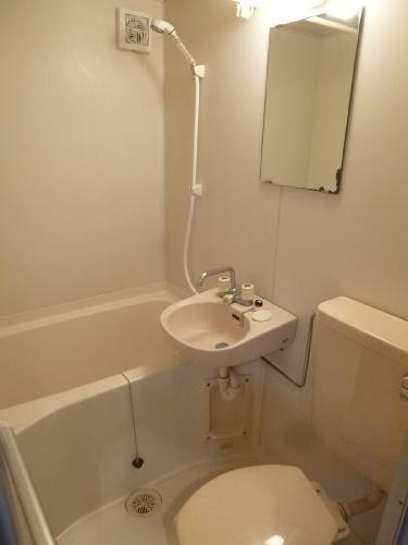 【浴室】 | メゾン泉 | ユニットバス　３点式　　浴室内鏡は新規に交換