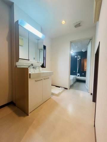 高崎市下中居町中古戸建の独立洗面台