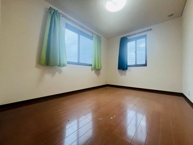 高崎市下中居町中古戸建の洋室